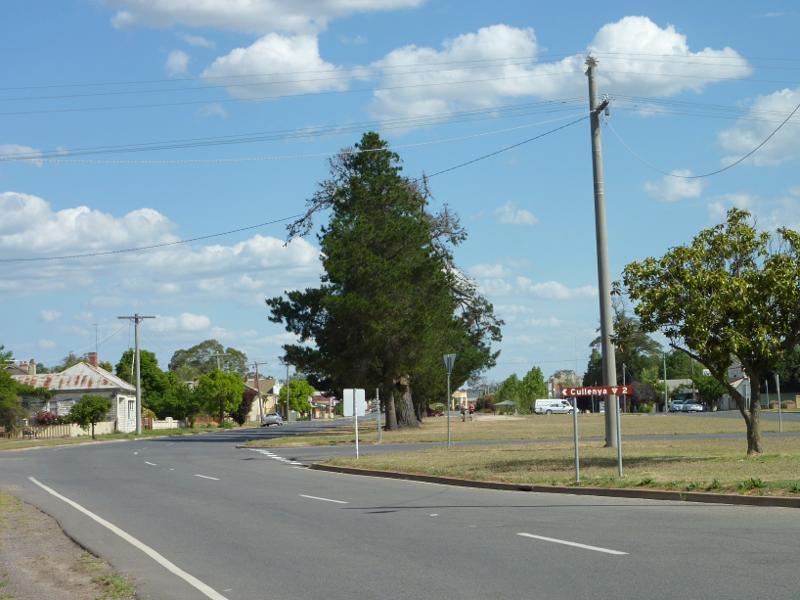 Avoca - Sunraysia Highway: View south along Sunraysia Hwy towards North St