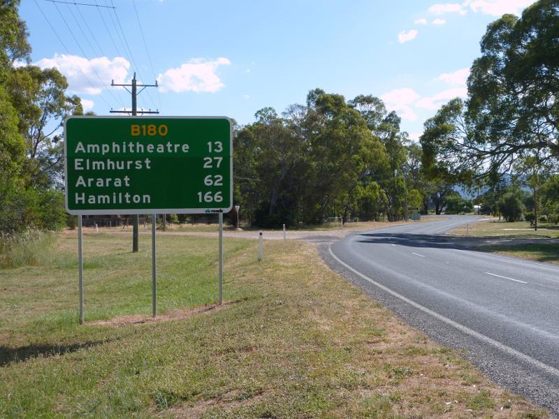 Avoca - Pyrenees Highway: View south-west along Pyrenees Hwy towards Orme St