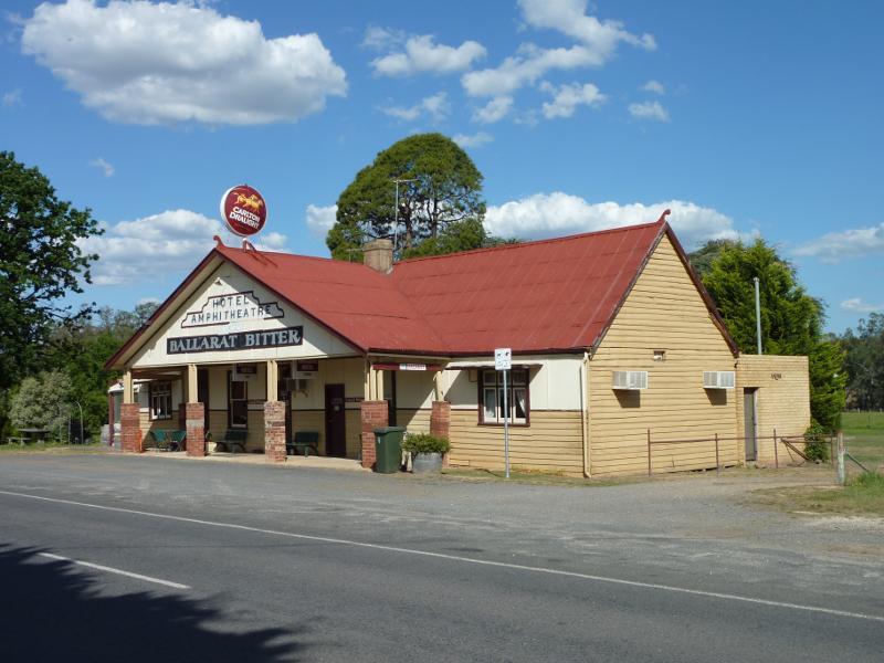 Avoca - Pyrenees Highway: Hotel Amphitheatre, Pyrenees Hwy 14 km south-west of Avoca