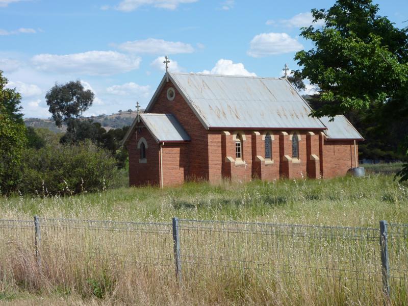 Avoca - Town of Moonambel, town centre: Church, Humffray St opposite Church St