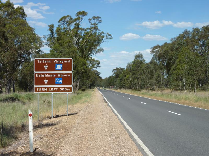 Avoca - Town of Moonambel, vineyards and scenery along Taltarni Road: View east along Moonambel Rd towards Taltarni Rd
