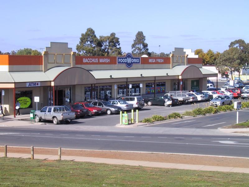 Bacchus Marsh - Gisborne Road: FoodWorks supermarket, Bennett St near Gisborne Rd