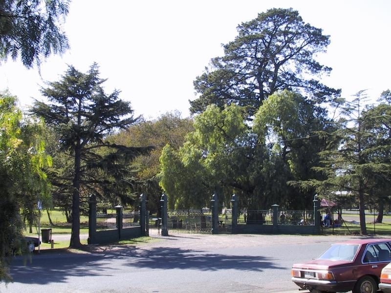 Bacchus Marsh - Maddingley Park, Grant Street and Station Street: Entrance to Maddingley Park, Station St