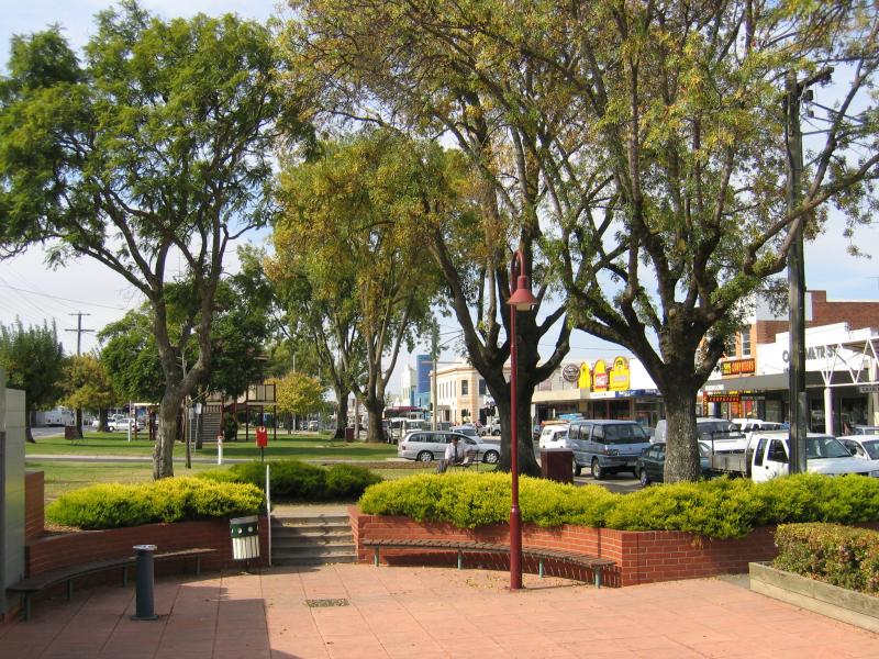Bairnsdale - Commercial centre and shops: View east along Main St gardens between Service St and Bailey St