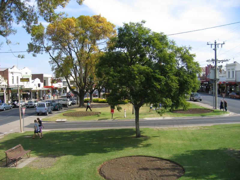 Bairnsdale - Commercial centre and shops: View west from Rotunda along Main St