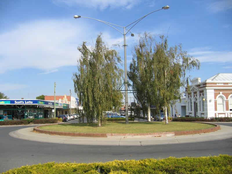 Bairnsdale photos Travel Victoria & visitor guide