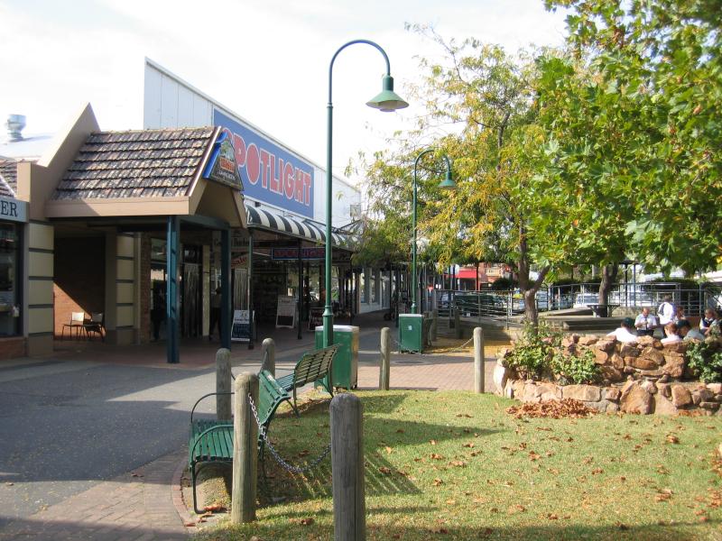 Bairnsdale - Commercial centre and shops: View east along Mall at Nicholson St