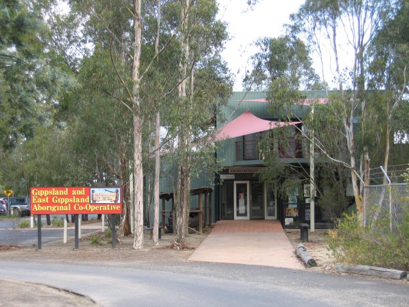 Bairnsdale - Bairnsdale railway station and surroundings: Krowathunkooloong (Aboriginal Keeping Place) Museum, Dalmahoy St