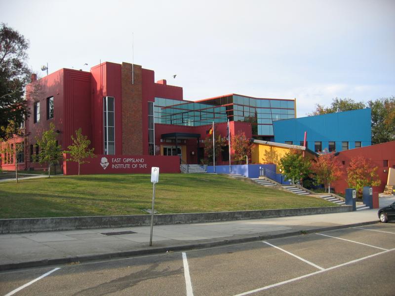 Bairnsdale - Princes Highway, east end of town: East Gippsland Institute of TAFE, Princes Hwy east of Wood St