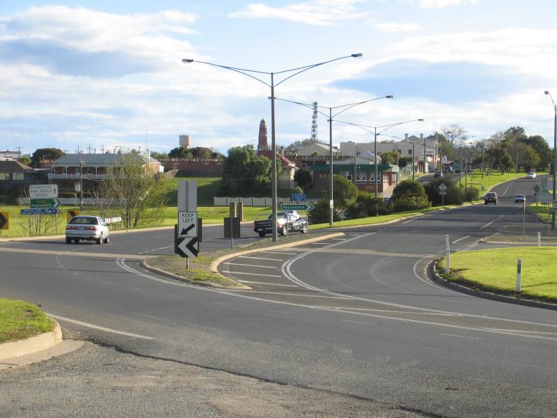 Bairnsdale - Princes Highway, east end of town: View west along Princes Hwy at Paynesville Road