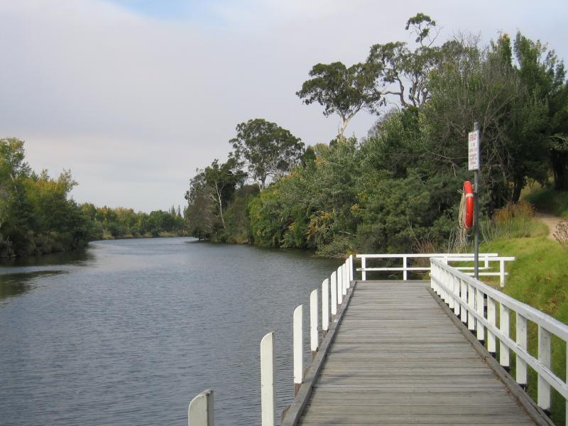 Bairnsdale - Mitchell River at Port of Bairnsdale, Riverine Street: View east along Mitchell River at wharf