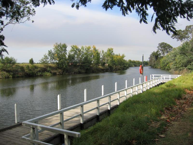 Bairnsdale - Mitchell River at Port of Bairnsdale, Riverine Street: View east along Mitchell River at wharf