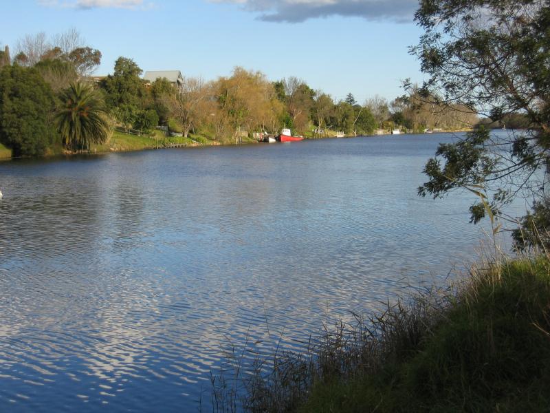 Bairnsdale - Mitchell River, just south of Princes Highway: View south along Mitchell River, Paynesville Rd