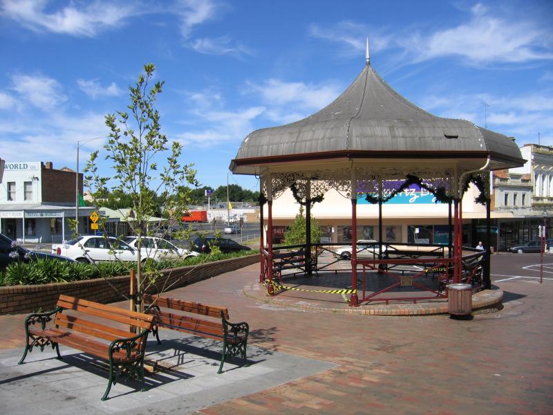 Ballarat - Bridge Street Mall, Bakery Hill and surroundings: Rotunda, corner Bridge St and Little Bridge St