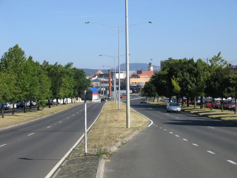 Ballarat - Doveton Street and Midland Highway area: View south east along Midland Hwy between Holmes St and Market St