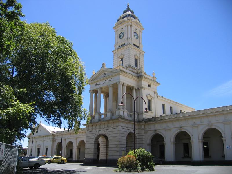 Ballarat - Ballarat Railway Station, Lydiard Street: Entrance to station