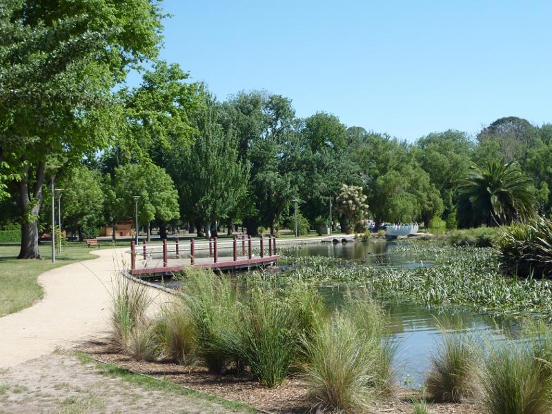 Ballarat - Lake Wendouree, western side near botanical gardens: View north through parkland