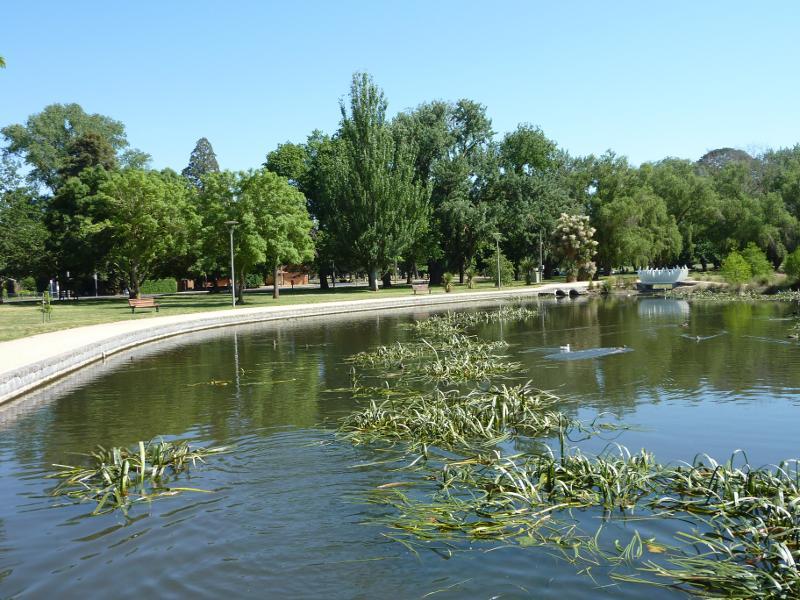 Ballarat - Lake Wendouree, western side near botanical gardens: View north along lake