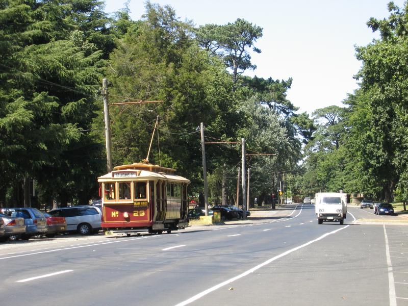 Ballarat - Lake Wendouree, western side near botanical gardens: Tram rides along Wendouree Parade