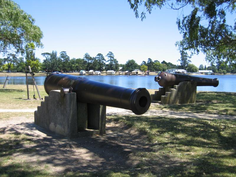 Ballarat - Other areas around Lake Wendouree: Cannons at View Point