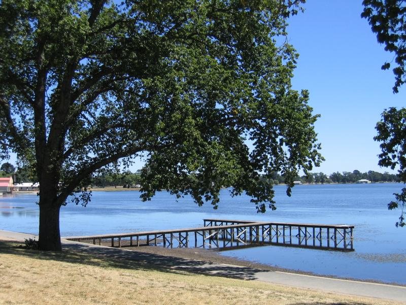 Ballarat - Other areas around Lake Wendouree: Jetty, Wendouree Parade near MacArthur St
