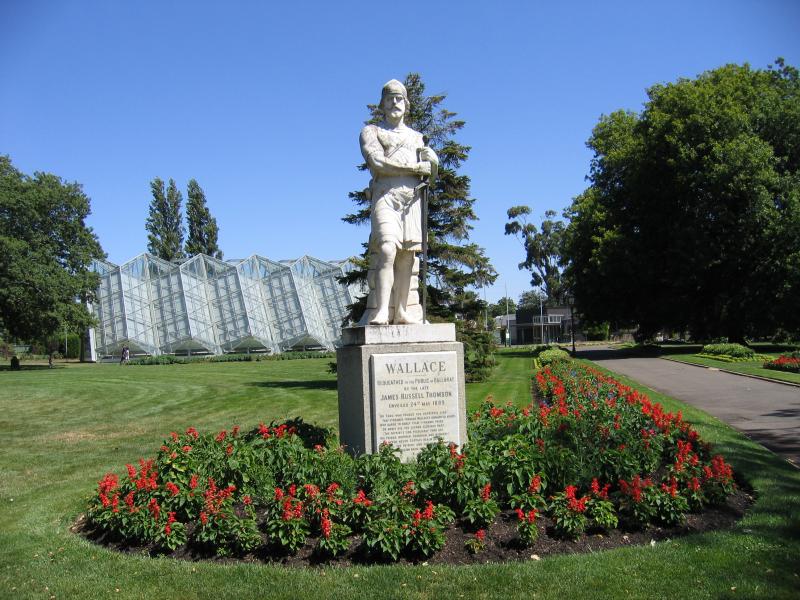 Ballarat - Botanical Gardens at Lake Wendouree: Wallace statue