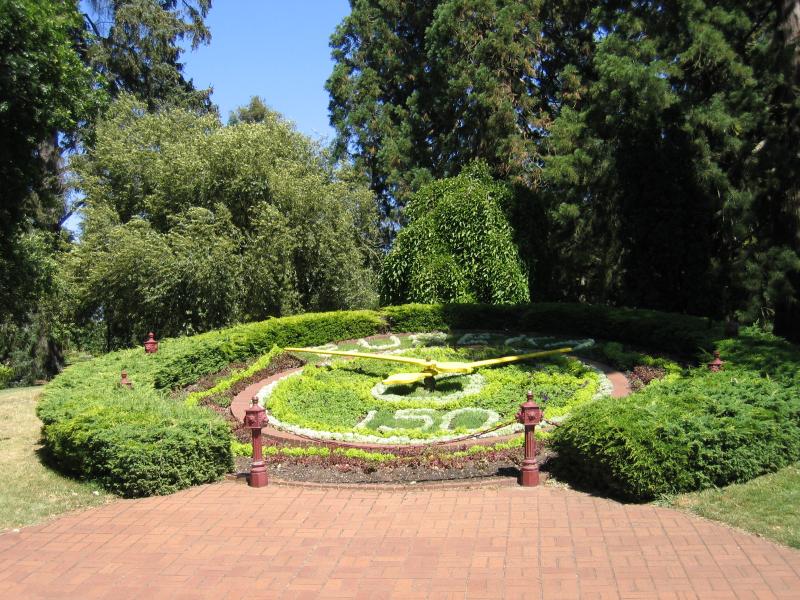 Ballarat - Botanical Gardens at Lake Wendouree: Floral clock