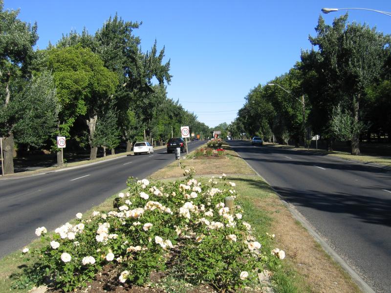 Ballarat - Sturt Street, Newington: View east along Sturt St at Crocker St