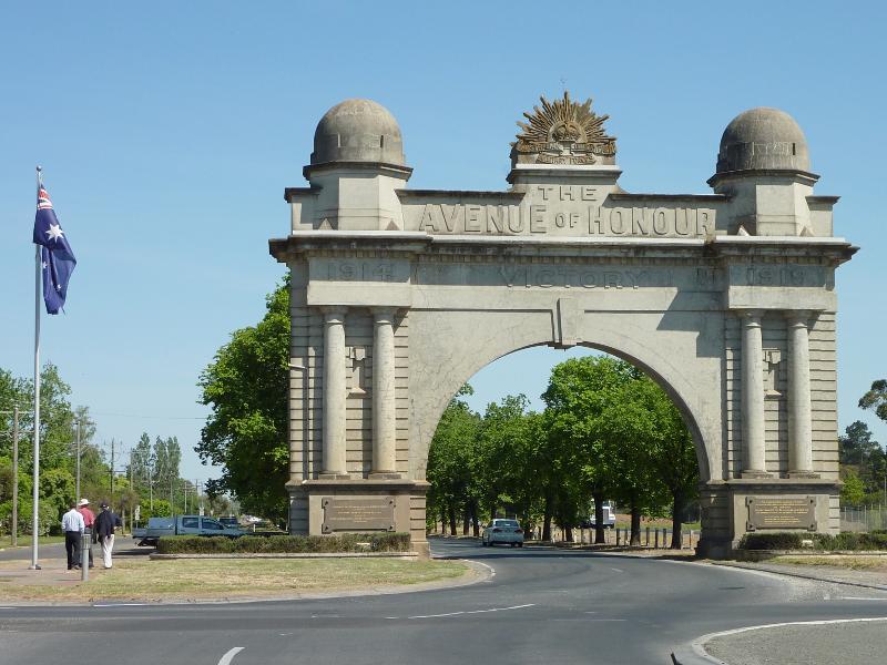 Ballarat - Avenue of Honour (Sturt Street): Arch of Victory, Sturt St at Learmonth St