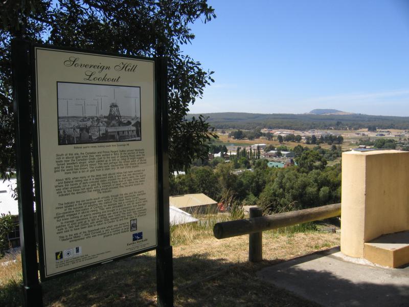 Ballarat - Sovereign Hill lookout, Magpie Street: Lookout