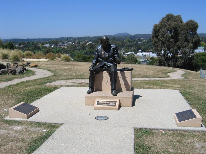Ballarat - Gold Museum, Bradshaw Street: Statue of Sir Henry Bolte at entrance to gold museum