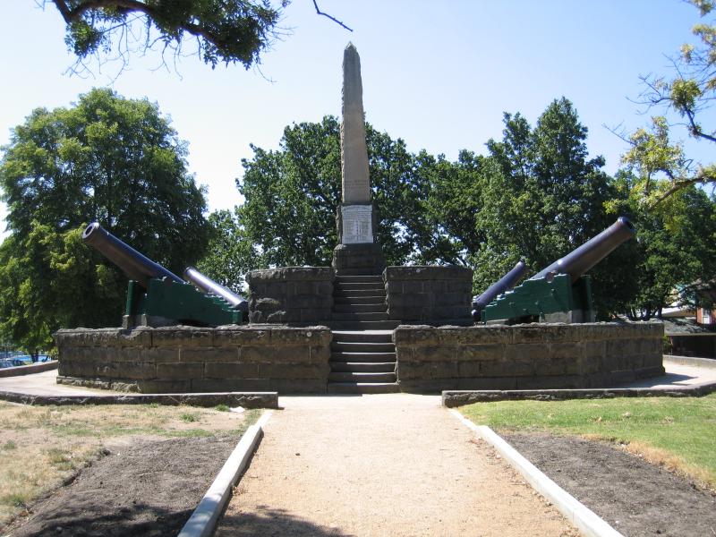 Ballarat - Eureka Centre and gardens, Eureka Street: Memorial and cannons