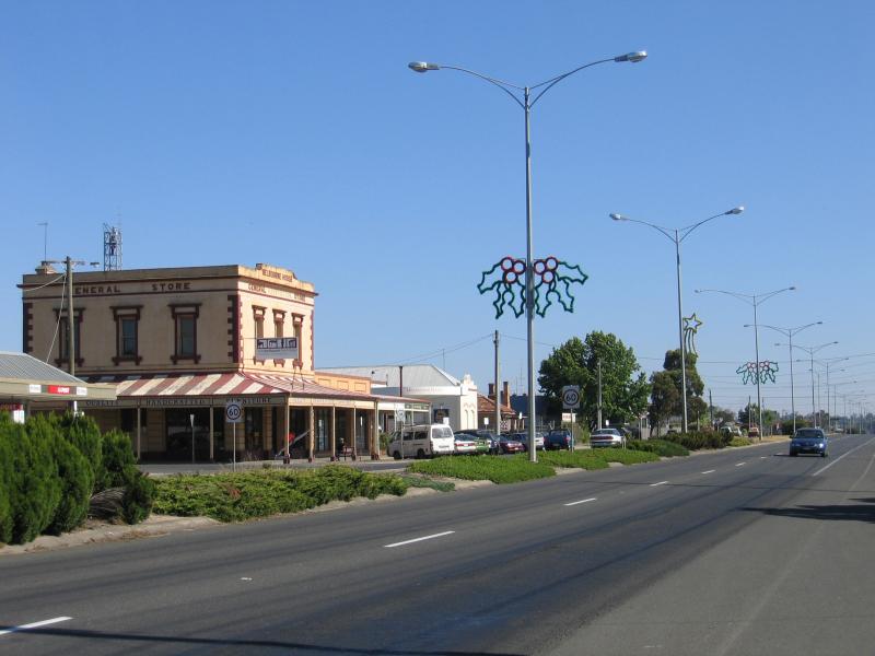 Ballarat - Ballarat suburb of Sebastopol: View north along Midland Hwy towards Birdwood Av