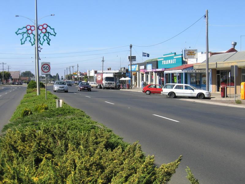 Ballarat - Ballarat suburb of Sebastopol: View south along Midland Hwy towards Victoria St
