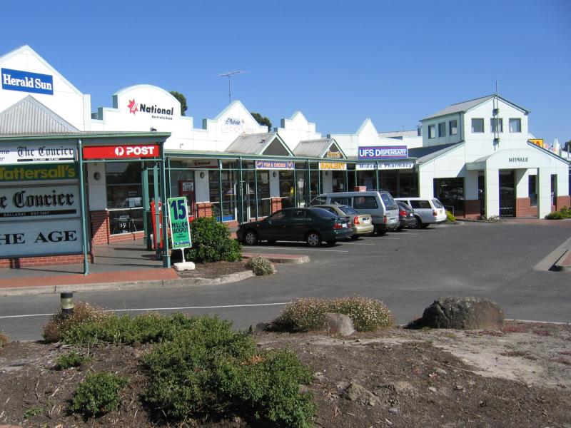 Ballarat - Ballarat suburb of Mount Clear - Shops, corner Whitehorse Rd and Geelong Rd