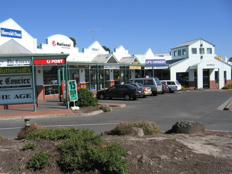 Ballarat - Ballarat suburb of Mount Clear: Shops, corner Whitehorse Rd and Geelong Rd