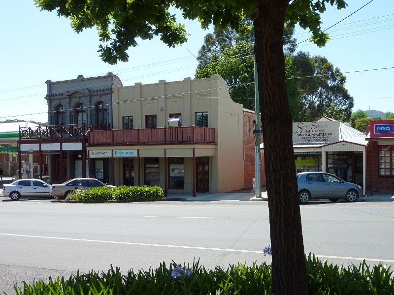 Ballarat - Buninyong, commercial centre: Shops along east side of Warrenheip St between Forest St and Learmonth St
