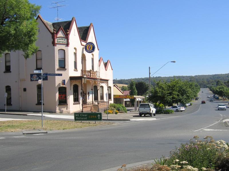 Ballarat - Buninyong, commercial centre: Crown Hotel, view north along Warrenheip St at Learmonth St