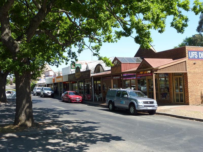 Ballarat - Buninyong, commercial centre: View west along Learmonth St between Warrenheip St and Inglis St