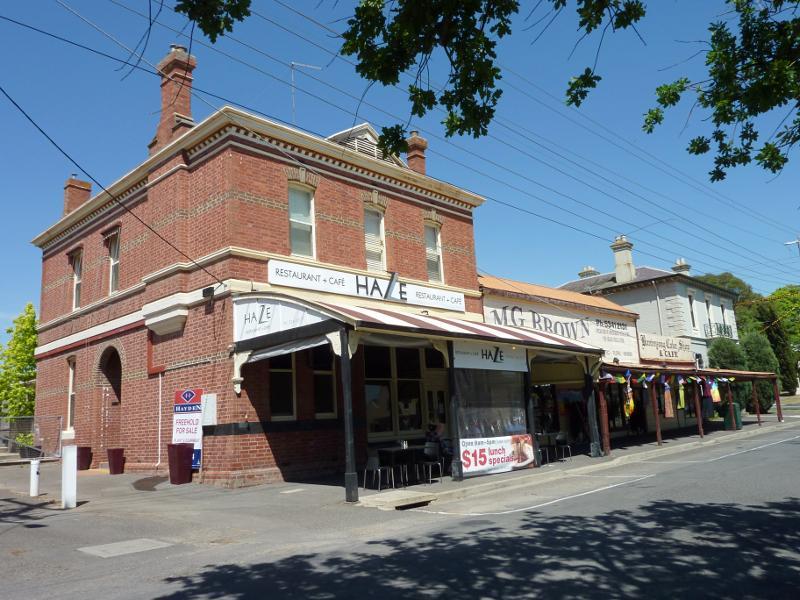 Ballarat - Buninyong, commercial centre: View west along Learmonth St towards Warrenheip St