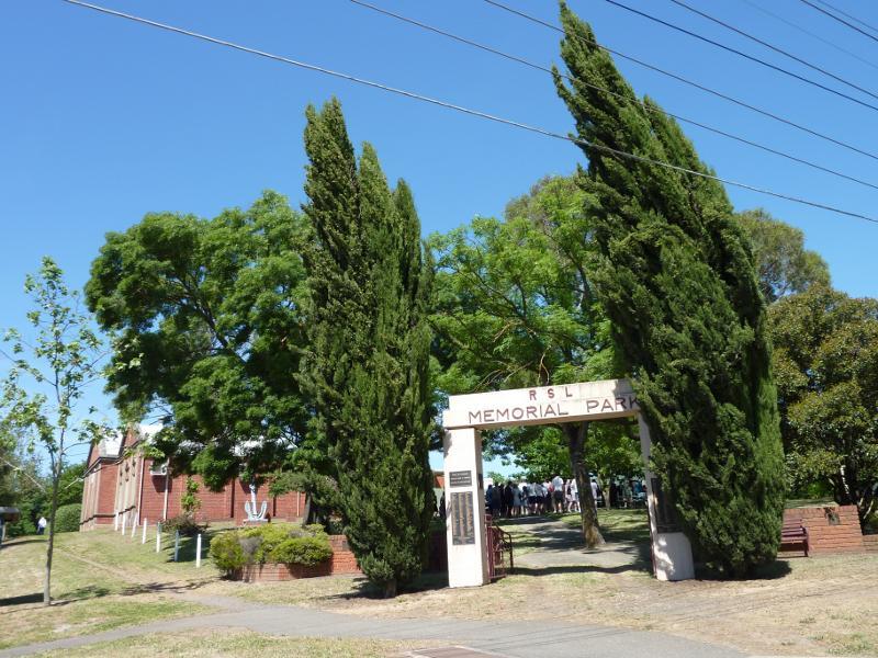 Ballarat - Buninyong, around the town: RSL Memorial Park, corner Warrenheip St and Learmonth St