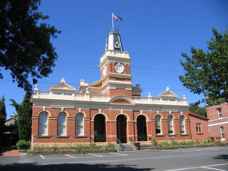 Ballarat - Buninyong, around the town: Town hall, Learmonth St between Warrenheip St and Inglis St