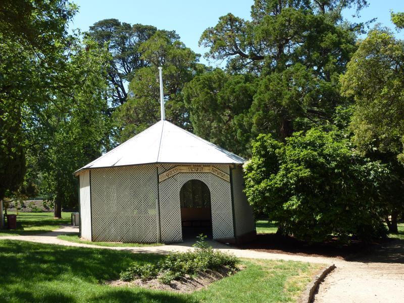 Ballarat - Buninyong, botanical gardens: Queen Victoria Rotunda