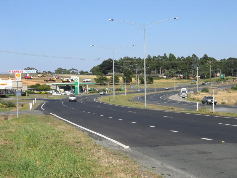 Ballarat - Gateway Precinct, Western Highway, Warrenheip: Service stations, view west along Western Hwy towards Old Melbourne Rd