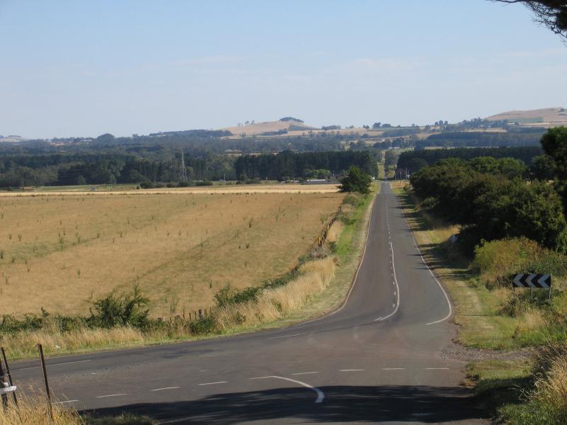 Ballarat - Kryal Castle, Forbes Road: View north along Forbes Rd at driveway to Kryal Castle