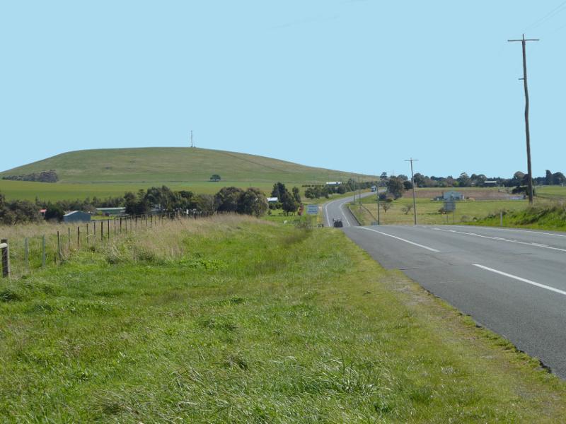 Ballarat - Burrumbeet: View west along Western Hwy towards Mt Callender