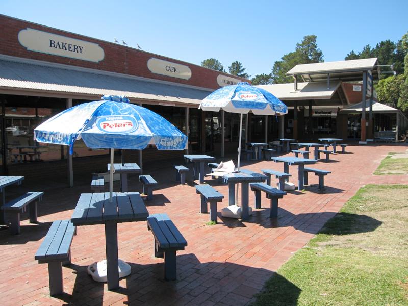Balnarring - Shops at Balnarring Village Shopping Centre and surroundings: Tables in front of bakery and cafe