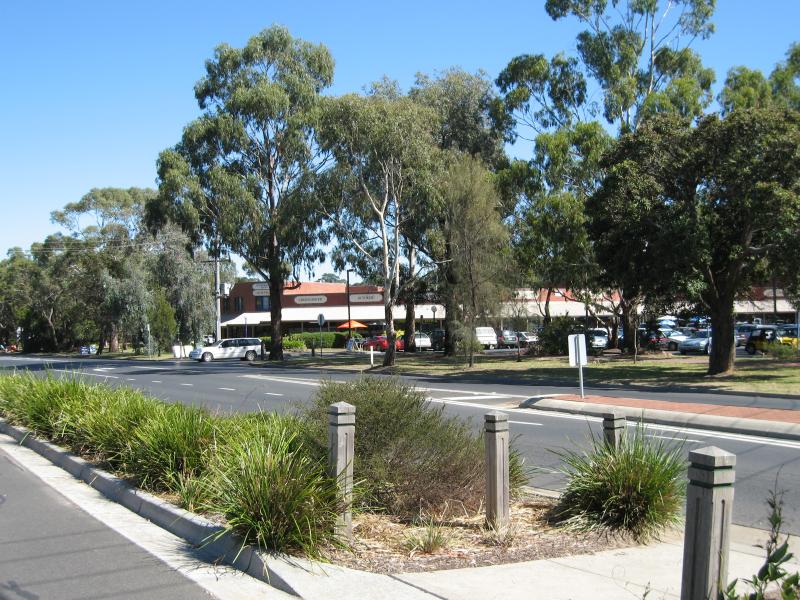 Balnarring - Shops at Balnarring Village Shopping Centre and surroundings: View west along Frankston-Flinders Rd at shopping centre