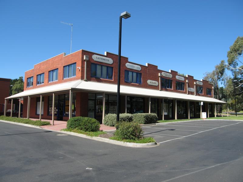 Balnarring - Shops at Balnarring Village Shopping Centre and surroundings - Shops on corner of Frankston-Flinders Rd