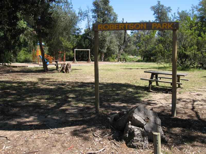 Balnarring - Balnarring Beach town centre: Robertson Park, corner Balnarring Beach Rd and Library Rd